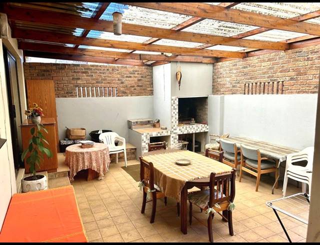 4 BEDROOM HOUSE FOR SALE IN BERGZICHT